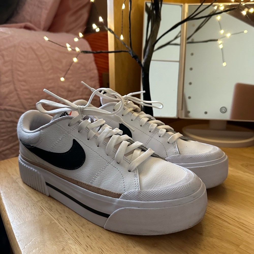 Nike Court Rival